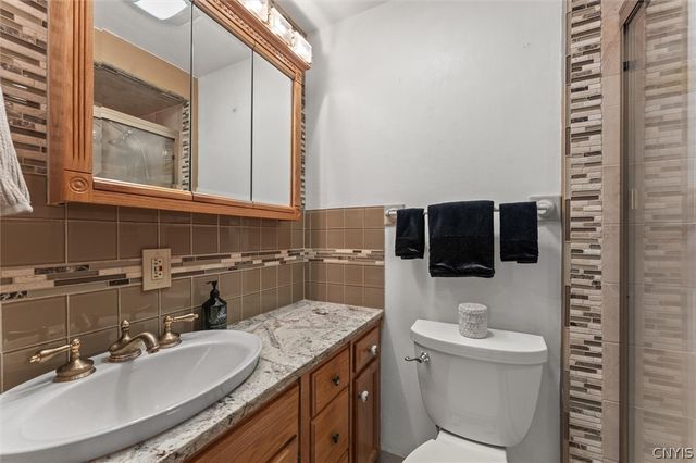 6894 Larkin Street, Salina, NY 13088