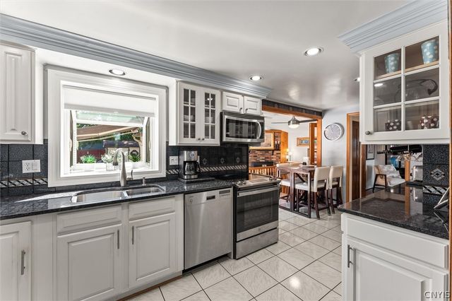 6894 Larkin Street, Salina, NY 13088