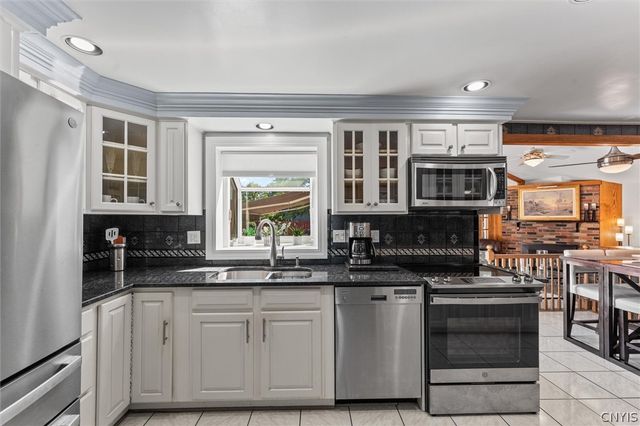 6894 Larkin Street, Salina, NY 13088
