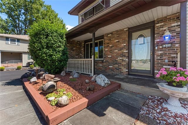 6894 Larkin Street, Salina, NY 13088