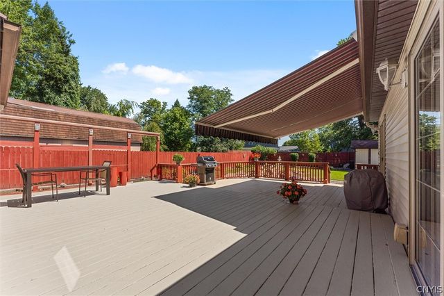 6894 Larkin Street, Salina, NY 13088