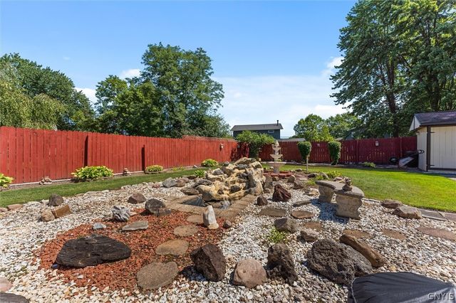 6894 Larkin Street, Salina, NY 13088