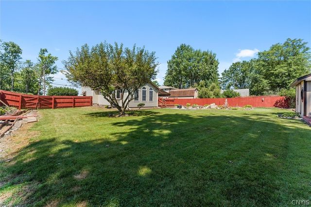 6894 Larkin Street, Salina, NY 13088