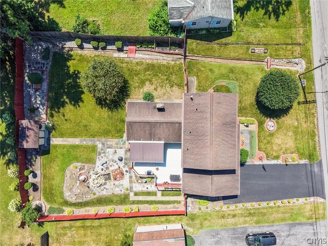 6894 Larkin Street, Salina, NY 13088
