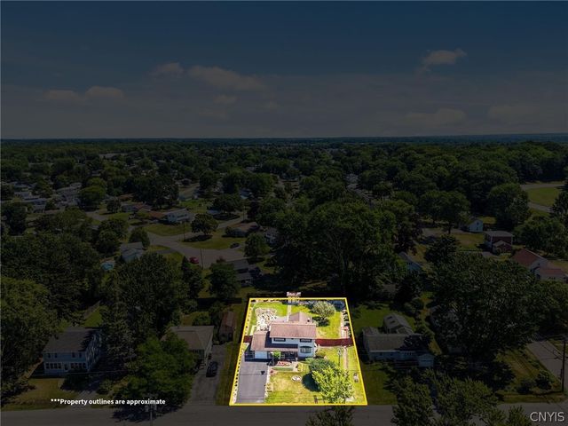 6894 Larkin Street, Salina, NY 13088
