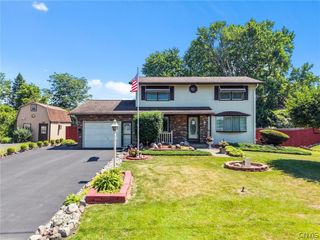 6894 Larkin Street, Salina, NY 13088