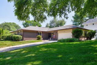 10670 Ridgeview Drive, Clive, IA 50325