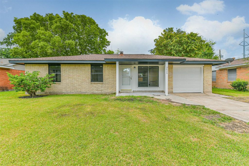 3025 15th Avenue N, Texas City, TX 77590