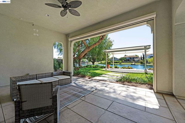 2771 Manresa Shore Ln, Oakley, CA 94561