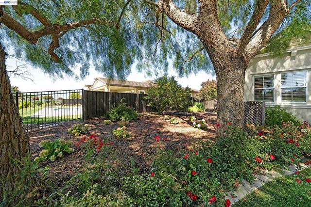 2771 Manresa Shore Ln, Oakley, CA 94561