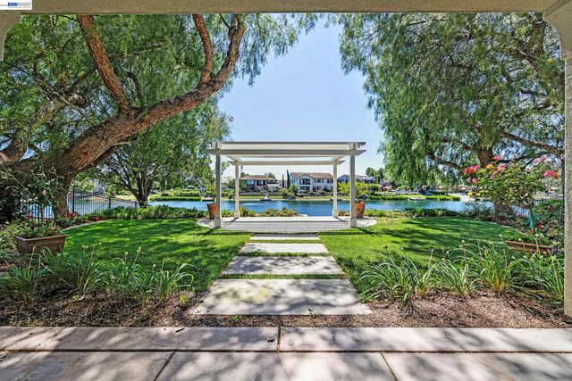 2771 Manresa Shore Ln, Oakley, CA 94561