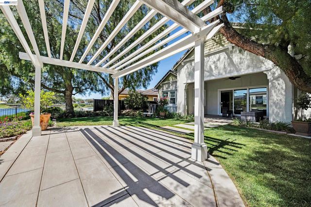 2771 Manresa Shore Ln, Oakley, CA 94561