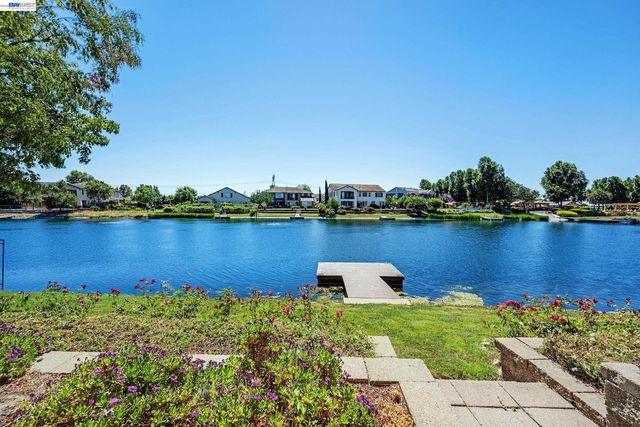 2771 Manresa Shore Ln, Oakley, CA 94561
