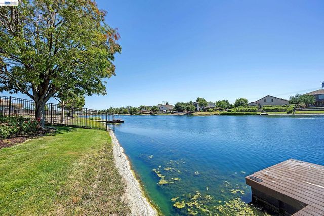 2771 Manresa Shore Ln, Oakley, CA 94561
