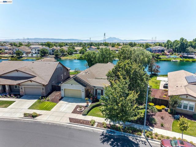 2771 Manresa Shore Ln, Oakley, CA 94561