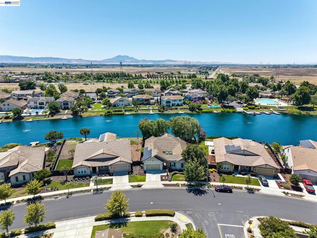 2771 Manresa Shore Ln, Oakley, CA 94561