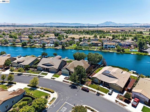 2771 Manresa Shore Ln, Oakley, CA 94561