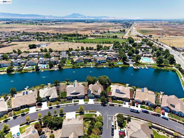 2771 Manresa Shore Ln, Oakley, CA 94561