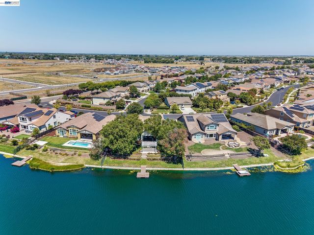 2771 Manresa Shore Ln, Oakley, CA 94561