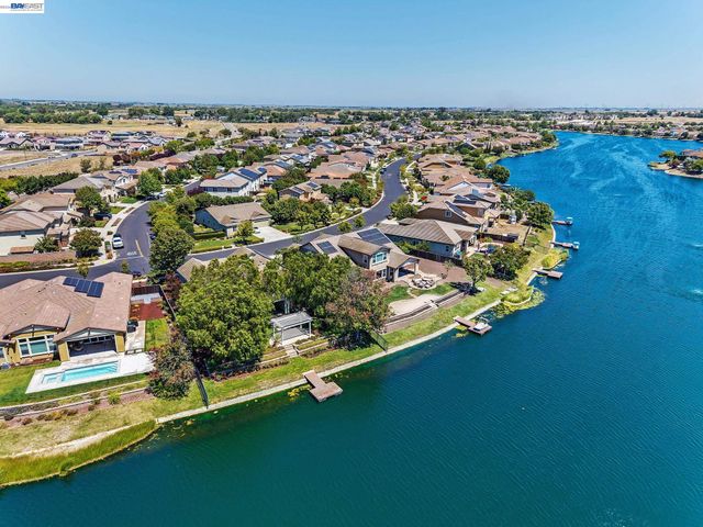 2771 Manresa Shore Ln, Oakley, CA 94561