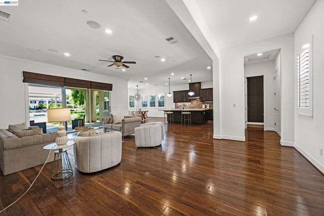 2771 Manresa Shore Ln, Oakley, CA 94561
