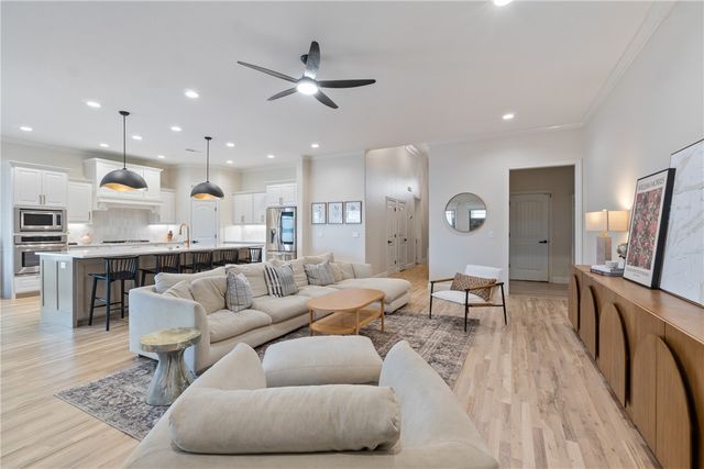 5702 S 60th Place, Rogers, AR 72758