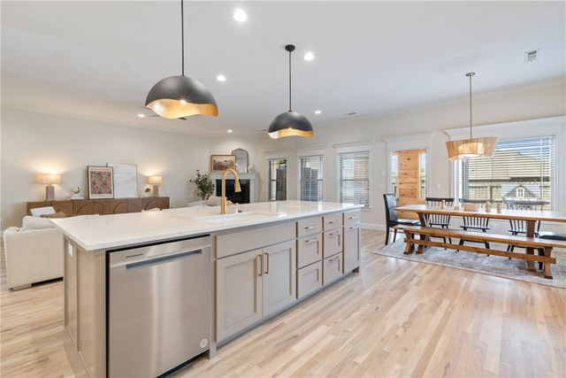 5702 S 60th Place, Rogers, AR 72758