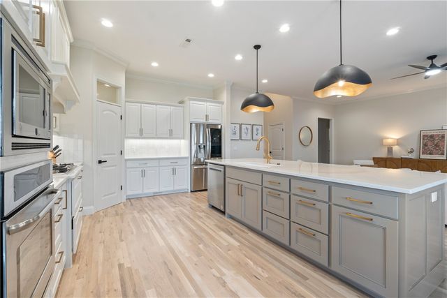 5702 S 60th Place, Rogers, AR 72758