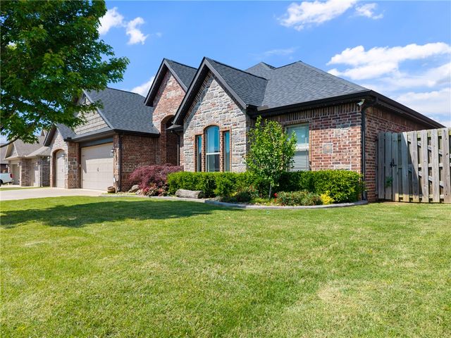5702 S 60th Place, Rogers, AR 72758