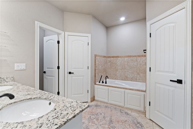 5702 S 60th Place, Rogers, AR 72758