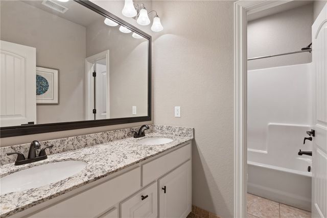 5702 S 60th Place, Rogers, AR 72758