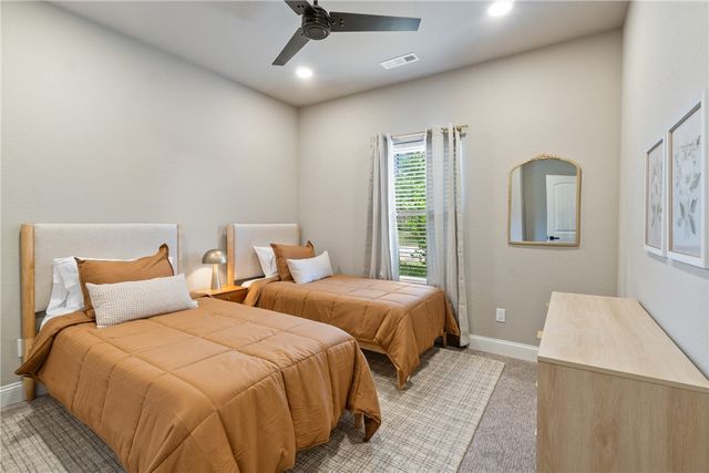 5702 S 60th Place, Rogers, AR 72758