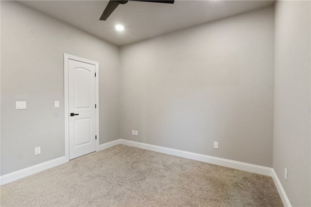 5702 S 60th Place, Rogers, AR 72758