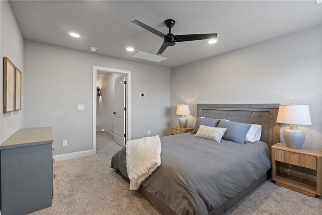 5702 S 60th Place, Rogers, AR 72758