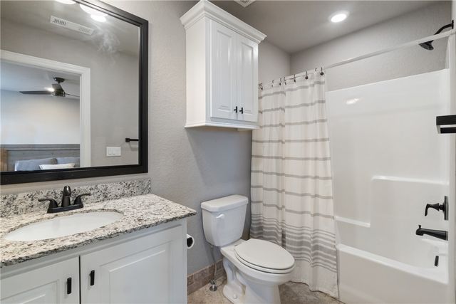 5702 S 60th Place, Rogers, AR 72758