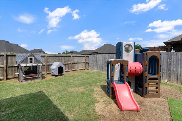 5702 S 60th Place, Rogers, AR 72758