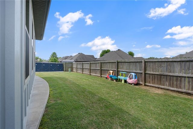 5702 S 60th Place, Rogers, AR 72758