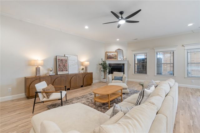 5702 S 60th Place, Rogers, AR 72758
