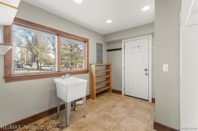 15615 Martinsville Road, Van Buren, MI 48111