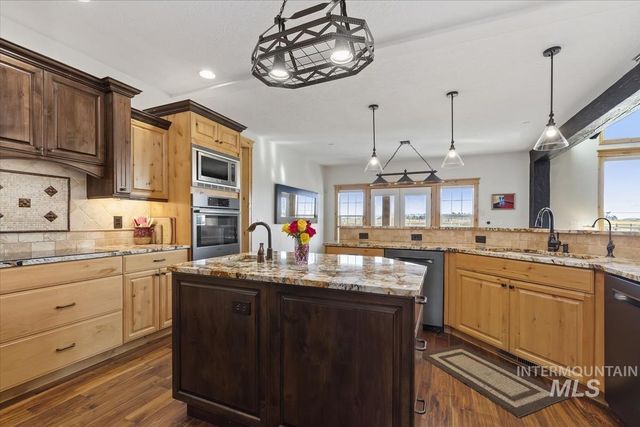 26348 Pheasant Landing Rd, Middleton, ID 83644