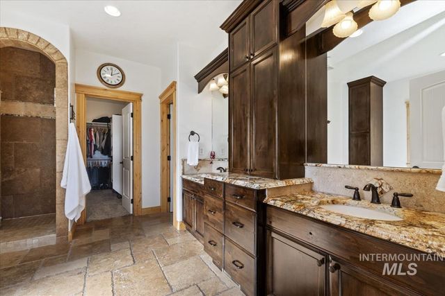 26348 Pheasant Landing Rd, Middleton, ID 83644