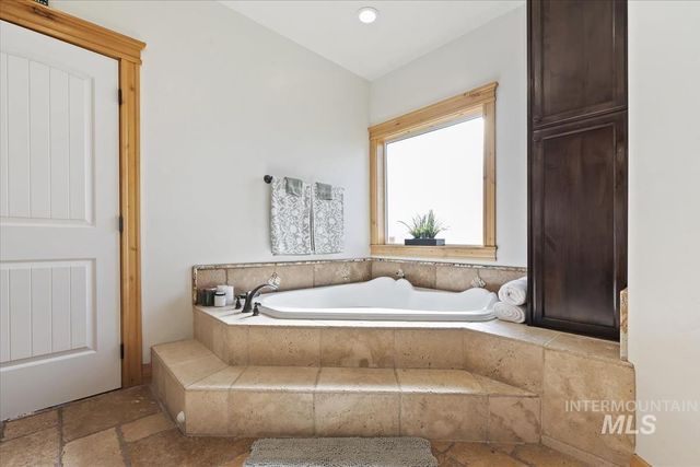 26348 Pheasant Landing Rd, Middleton, ID 83644