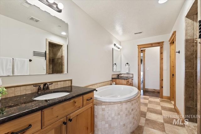 26348 Pheasant Landing Rd, Middleton, ID 83644