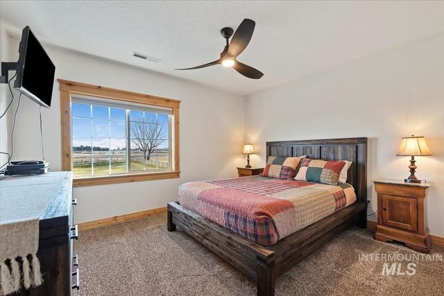 26348 Pheasant Landing Rd, Middleton, ID 83644