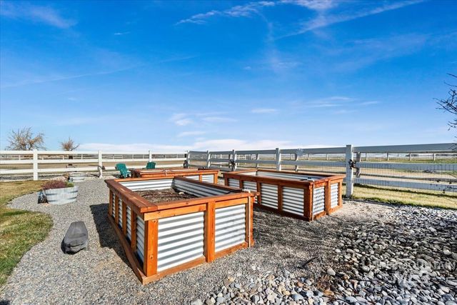 26348 Pheasant Landing Rd, Middleton, ID 83644