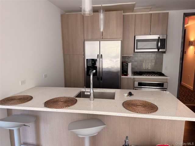250 S Central Park Avenue 2F, Hartsdale, NY 10530