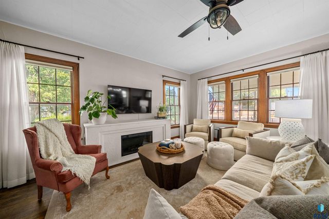 601 S Prairie Ave Avenue, Sioux Falls, SD 57104