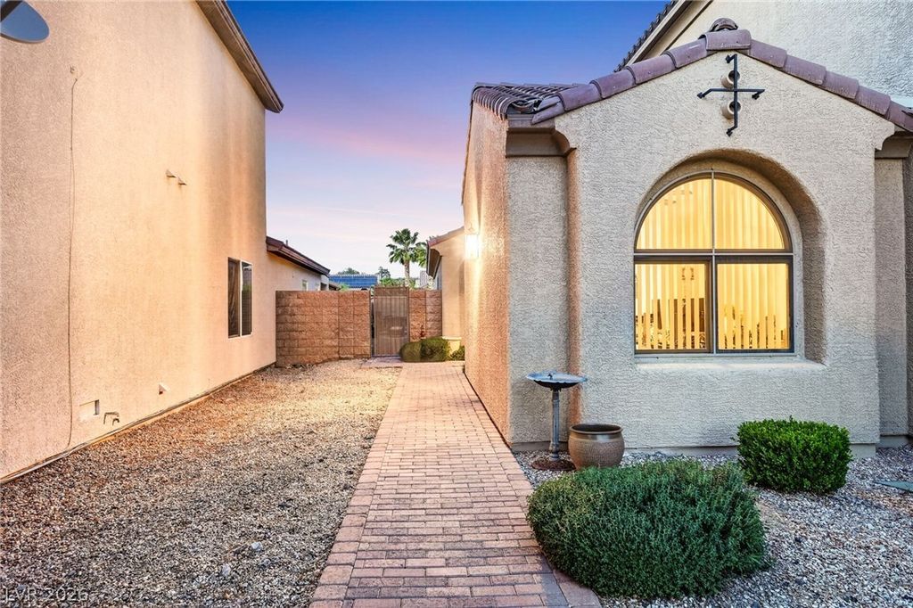 2480 Sturrock Drive, Henderson, NV 89044 — photo 2