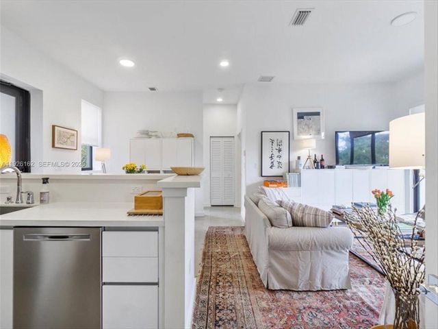 1053 NW 29th St, Miami, FL 33127