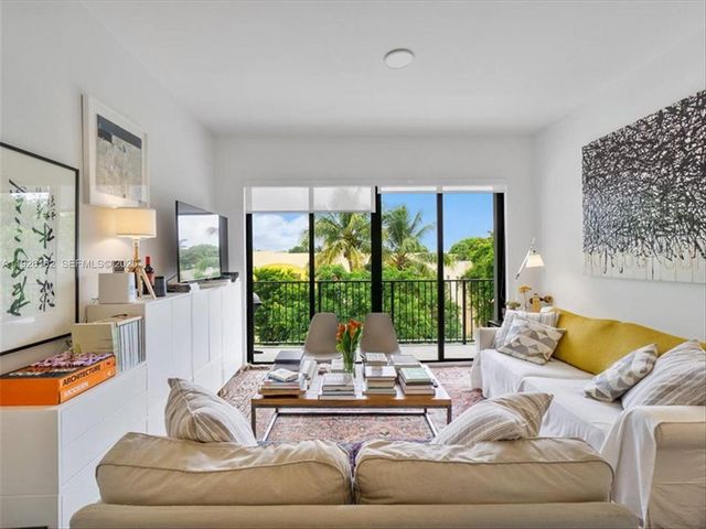 1053 NW 29th St, Miami, FL 33127